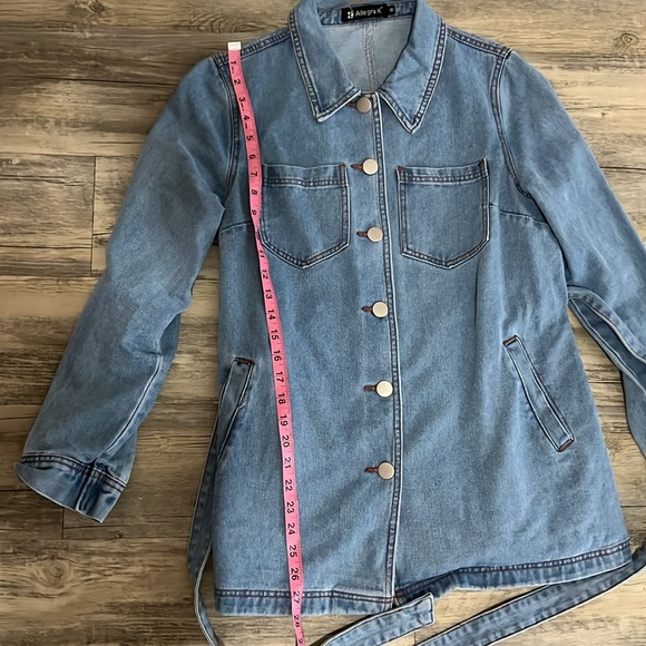 Allegra K Lightwash denim jacket/blouse, size Medium - Picture 7 of 7